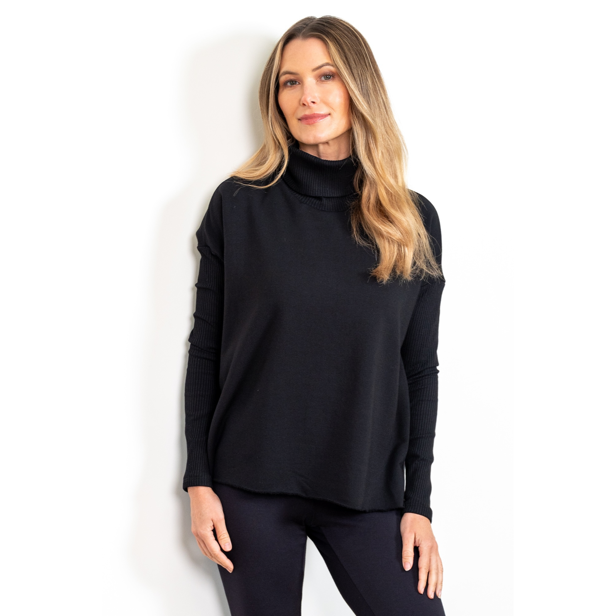 Light Hug Turtleneck